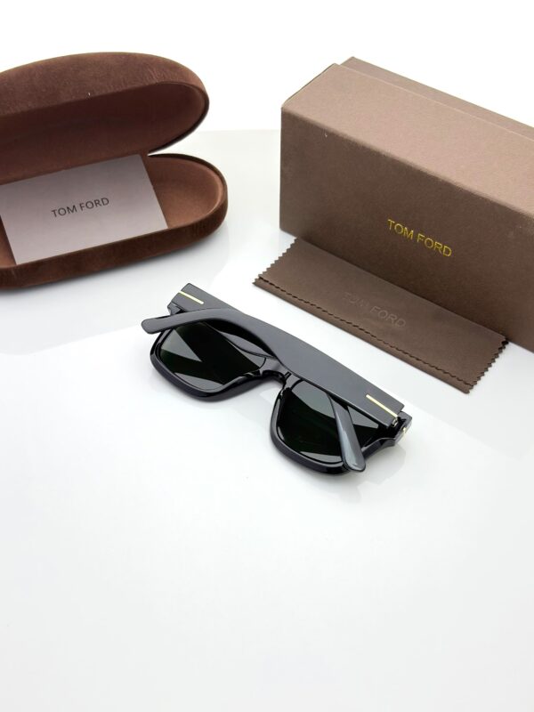 TOM FORD 259 BLACK GREEN
