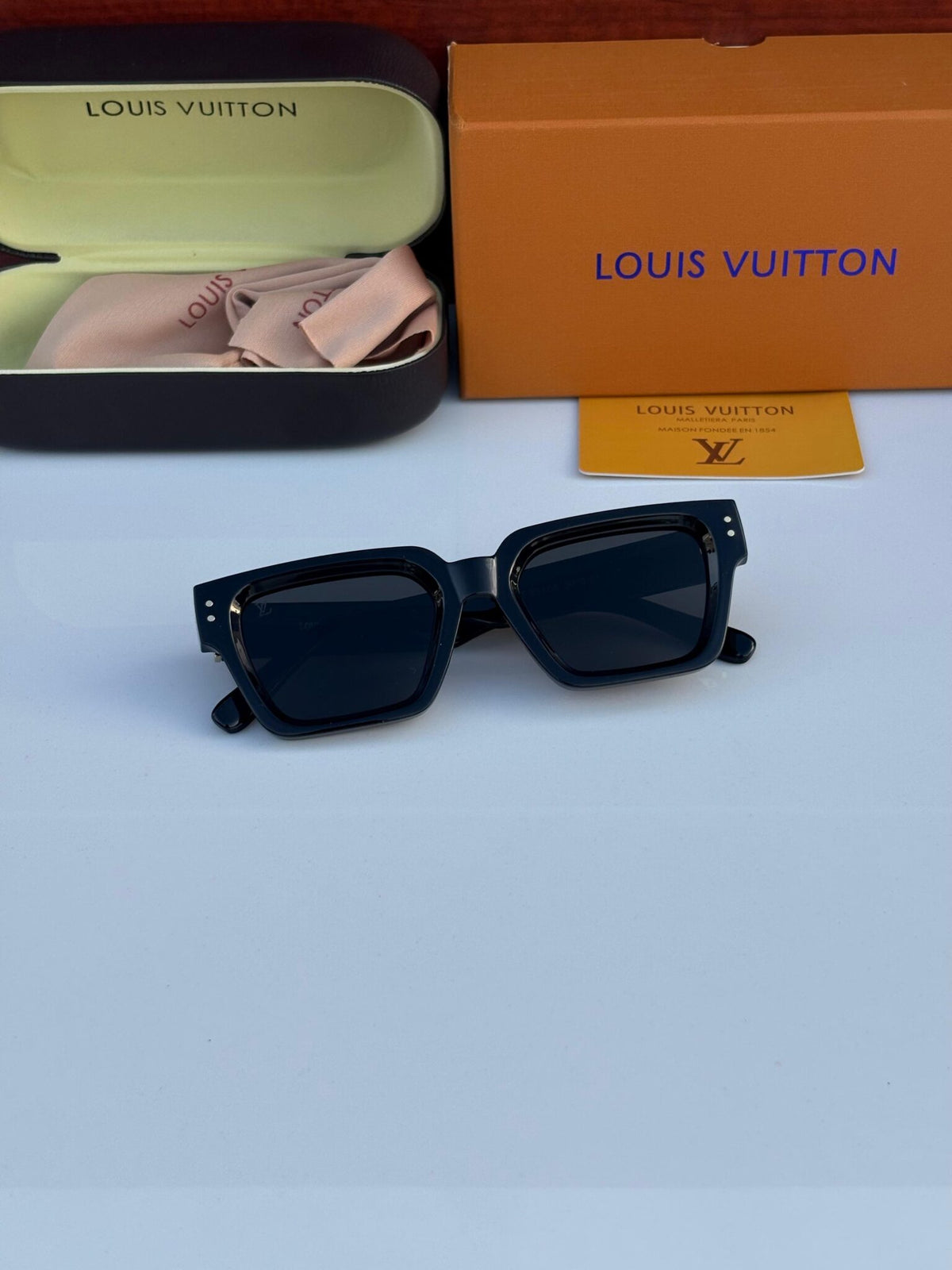 LOUIS VUITTON 35104 BLACK BLACK UV-400 SUNGLASSES